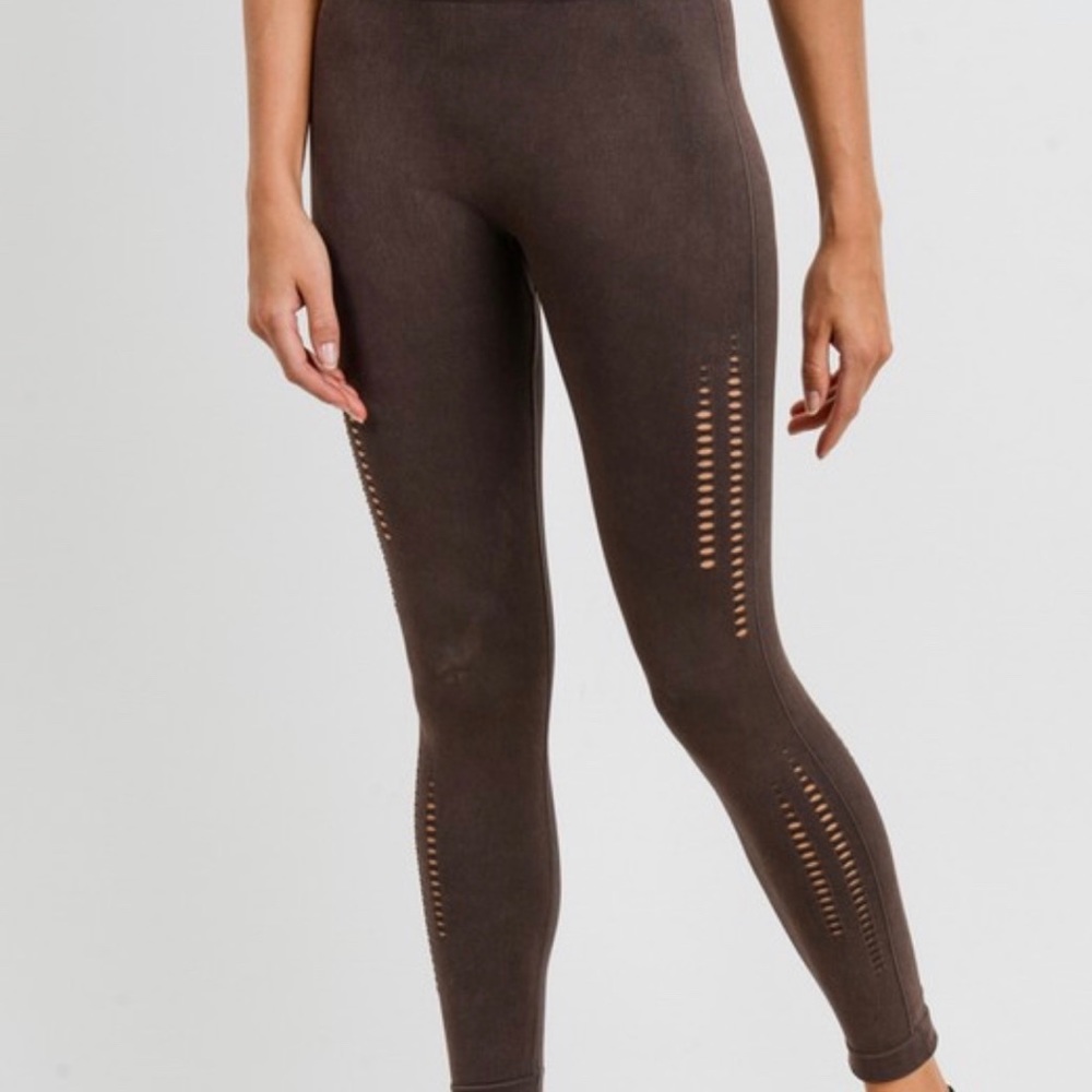Perforated leg detail leggings